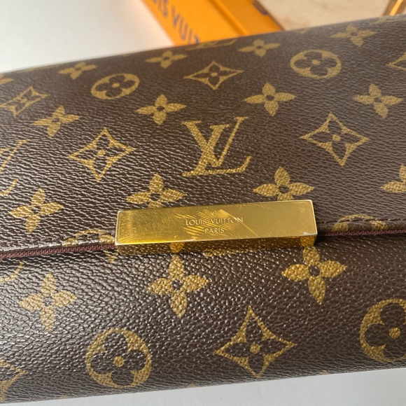 ❌❌SOLD❌❌ Louis monogram favorite crossbody - Picture 5 of 16